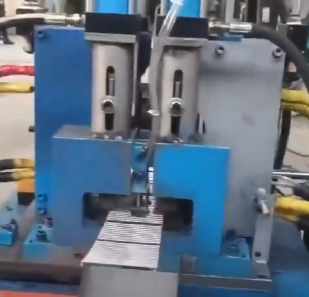 Automatic Stainless Steel Frame Welding Machine YN265