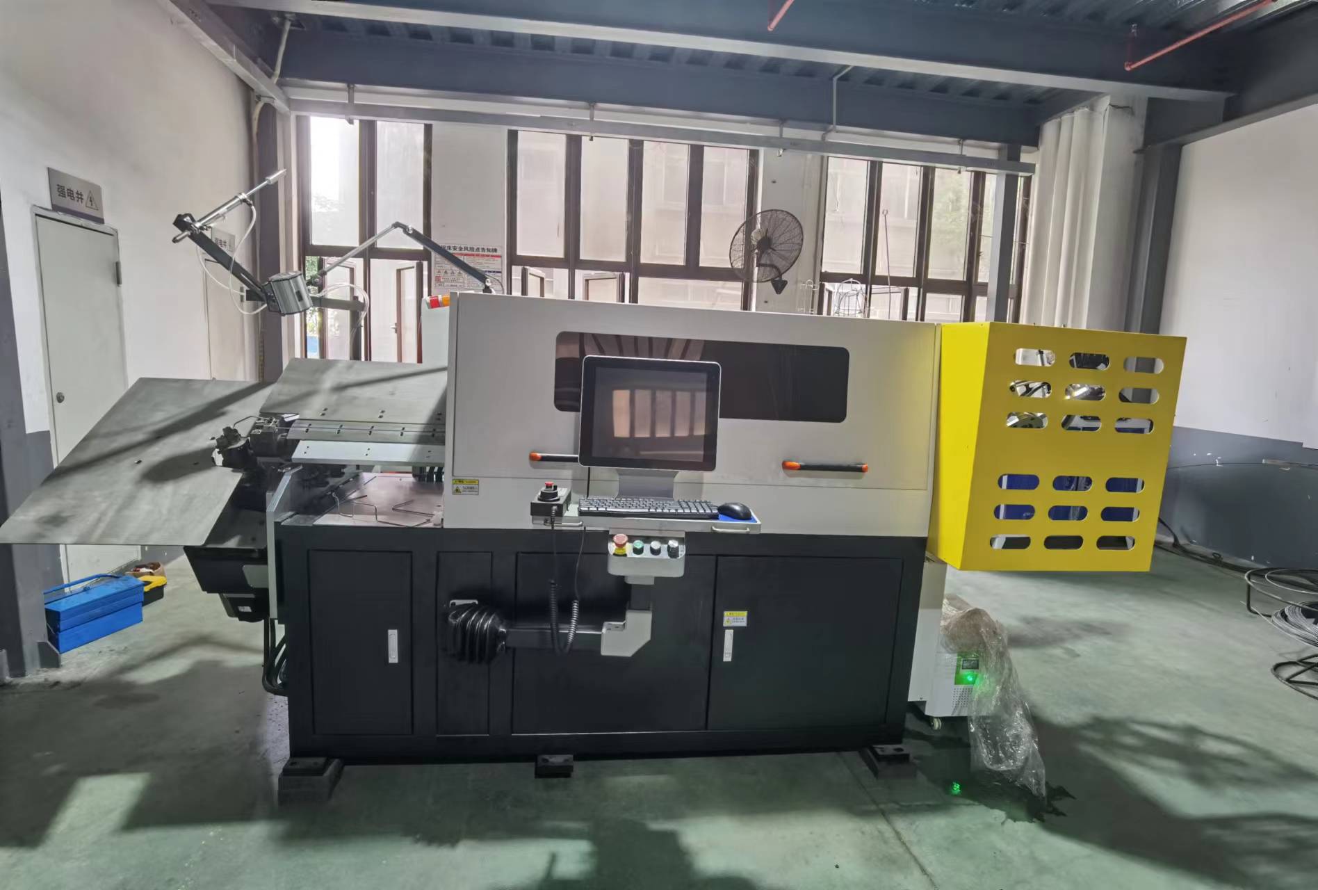 High Quality 3D CNC Wire Bending Machine For 2-6mm wire AB166